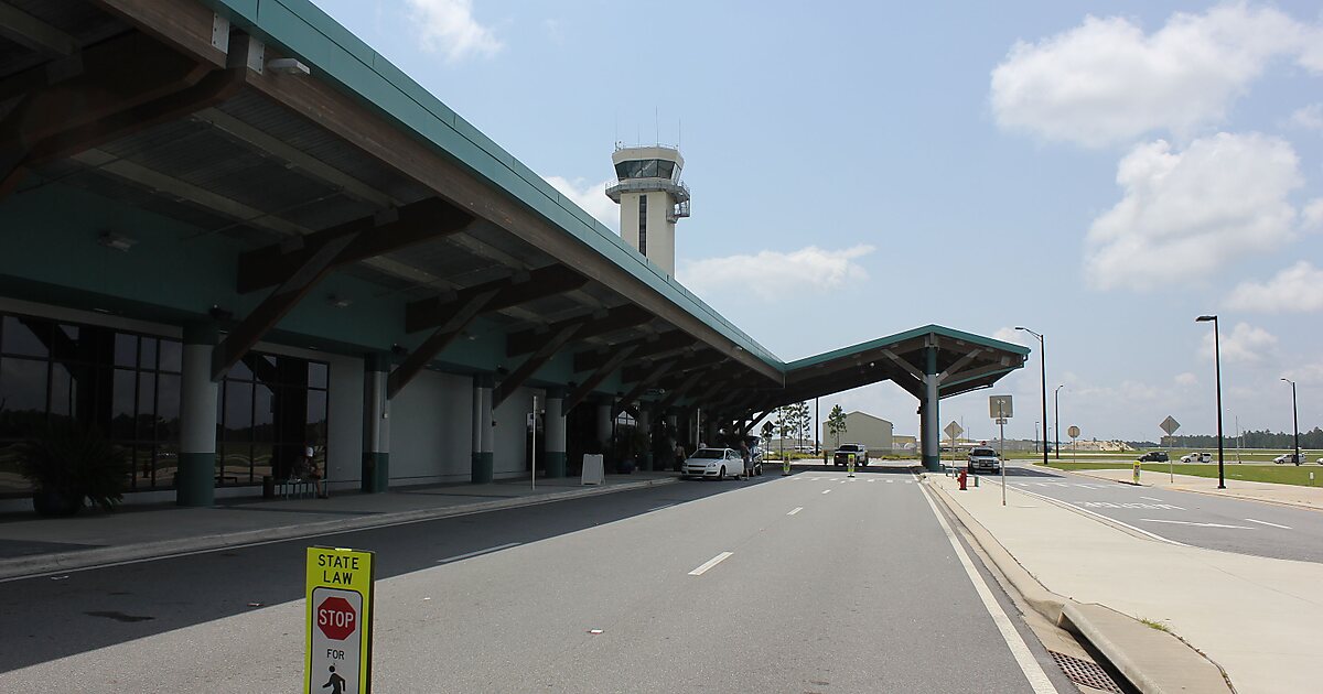 distnce between northwet florida beacjes airport and panama city beach