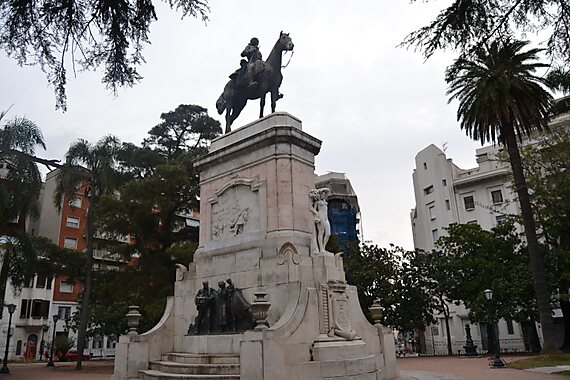 Plaza Zabala – Montevideo | Sygic Travel